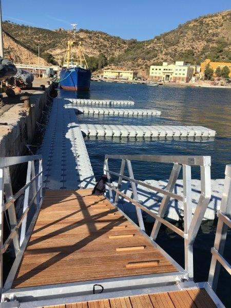 Pantalanes flotantes Aromen en Estacion Naval de Cartagena