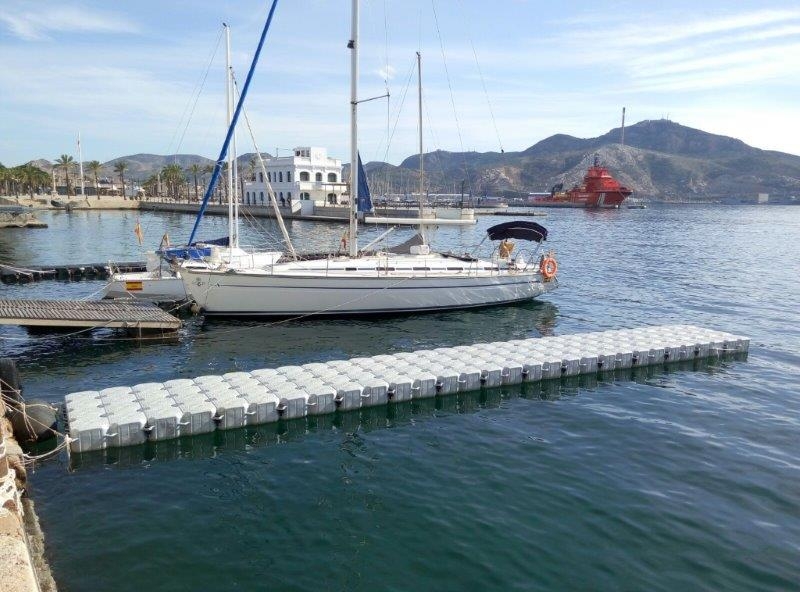 Pantalan flotante Aromen en Arsenal de Cartagena