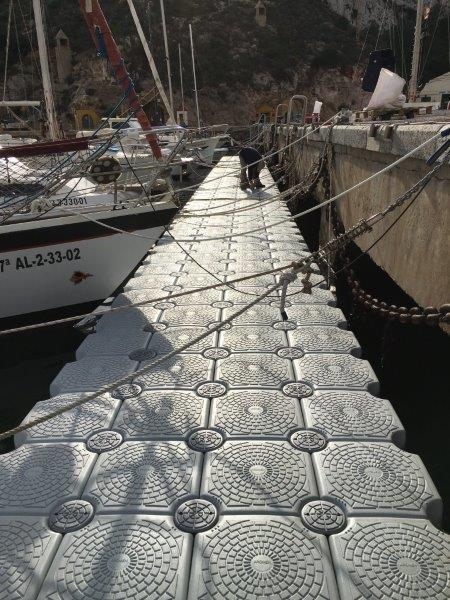 Pantalán flotante Aromen en Estacion Naval de Cartagena