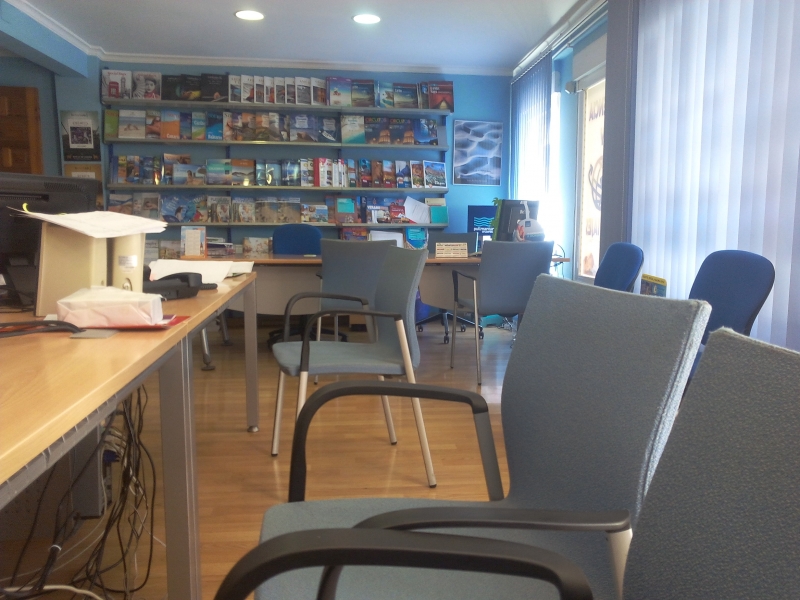 Interior oficinas de Despedidas Farley en Onil (Alicante)