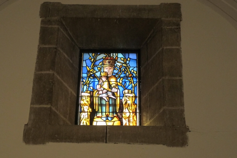 Vidriera de la Virgen de Valvanera. Iglesia de San Esteban Protomartir,  balos La Rioja.