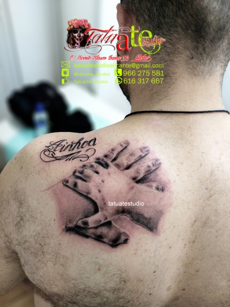 Realistic hand portrait blackngrey TatuaTe Studio