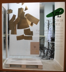 Escaparate de la escuela de patronaje y confeccion victoria lopez