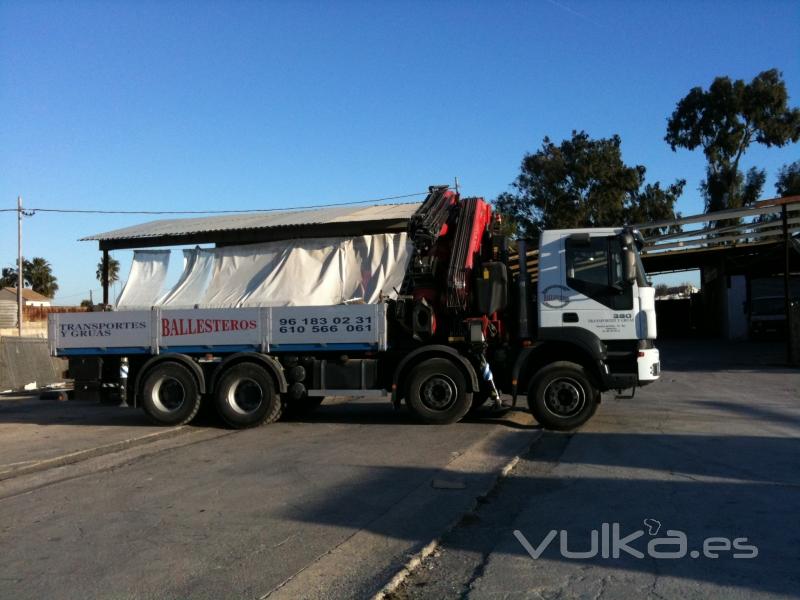 CAMION DE TRANSPORTE Y GRUA 80 TN/M PARA TRANSPORTE YN GRUA  PARA TRABAJO DE CESTA Y ETC.. HASTA  37 METROS DE ALTURA