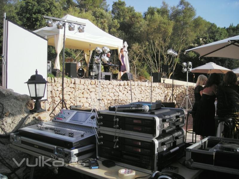 Sonido, proyeccin e iluminacin para evento privado