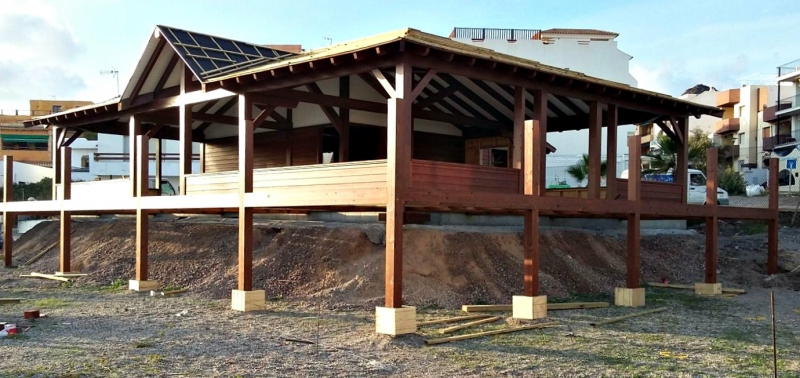 Estructura pilotada en madera tratada, ajustada a normativa de Costas. www.navarrolivier.com