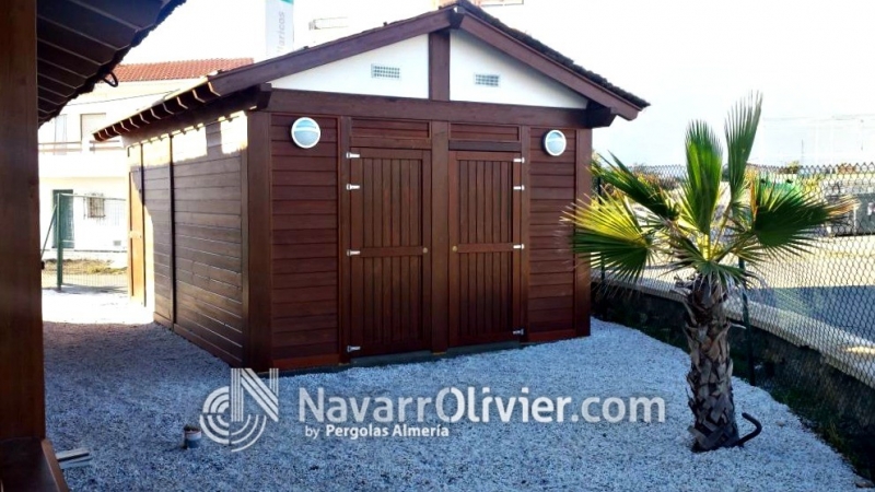 Mdulo de aseos construidos en madera tratada. Chiringuito El Faro, Villaricos, Almera. navarrolivi