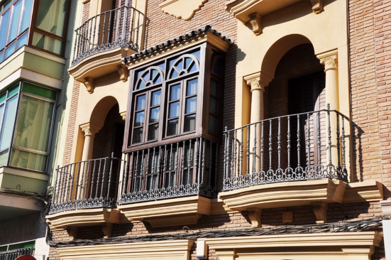 Molduras de piedra para balcones y ventanas