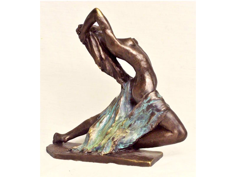 Figura o escultura Mujer Curvada hacia atrs, acabado en bronce autntico. Llus Jord.