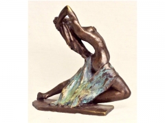 Figura o escultura mujer curvada hacia atras, acabado en bronce autentico lluis jorda
