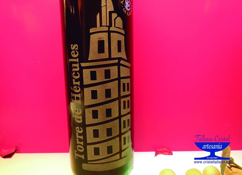 botellas grabadas con la torre de hercules 