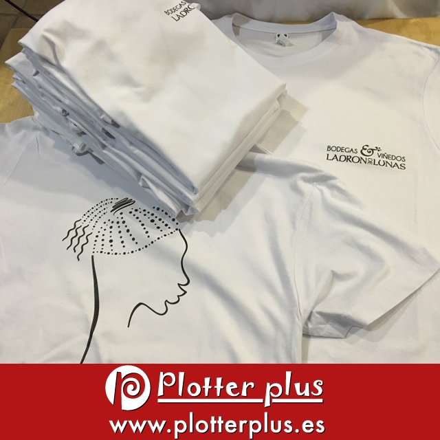 En #plotterplus puedes personalizar e imprimir de forma profesional la camiseta que tu quieras.