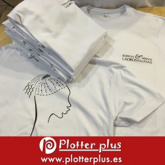 En plotterplus puedes personalizar e imprimir de forma profesional la camiseta que tu quieras