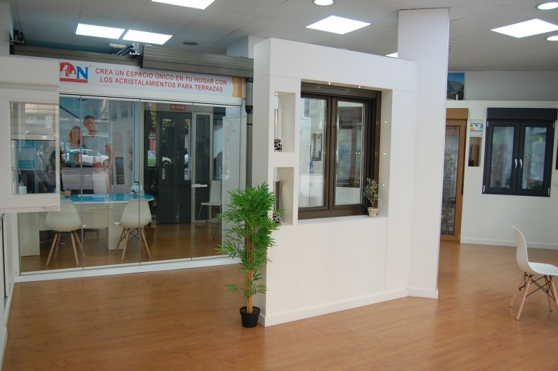 Revenval ventanas Showroom muestras