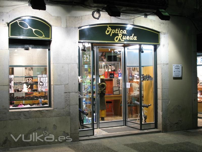 Nuestra óptica situada en pleno casco antiguo de Girona. Pujada St. Felix nº 3.