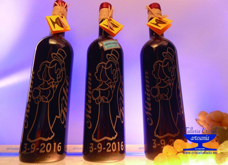 botellas de vino grabadas