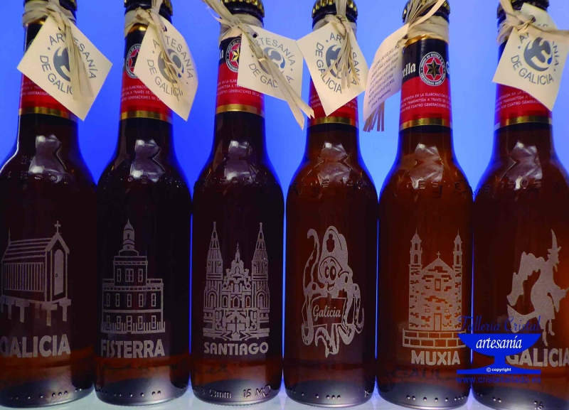 botellas de cervezas grabadas.