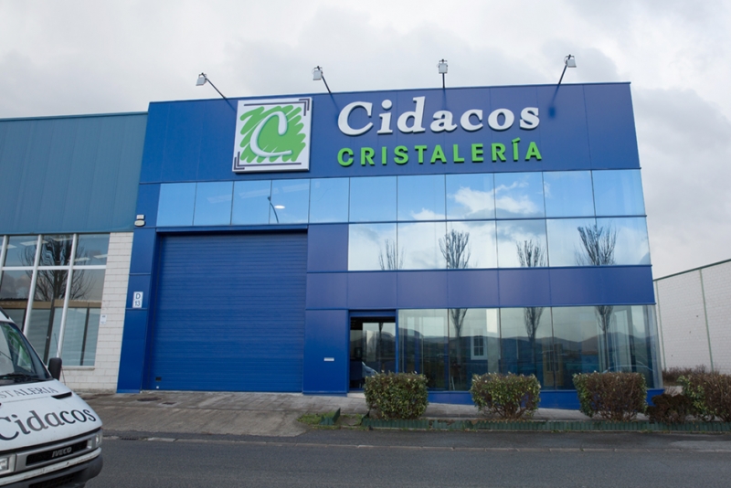 Fachada cristalera cidacos