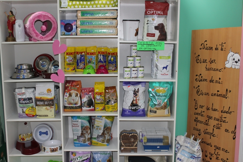 articulos varios en la peluqueria canina rosalia garcia de cordoba