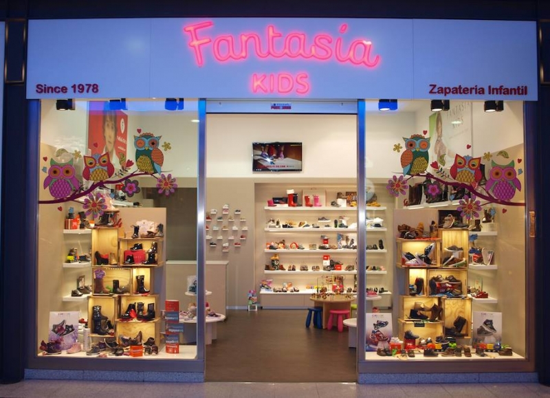 Tienda en el Centro Comercial la Caada. zapatera infantil