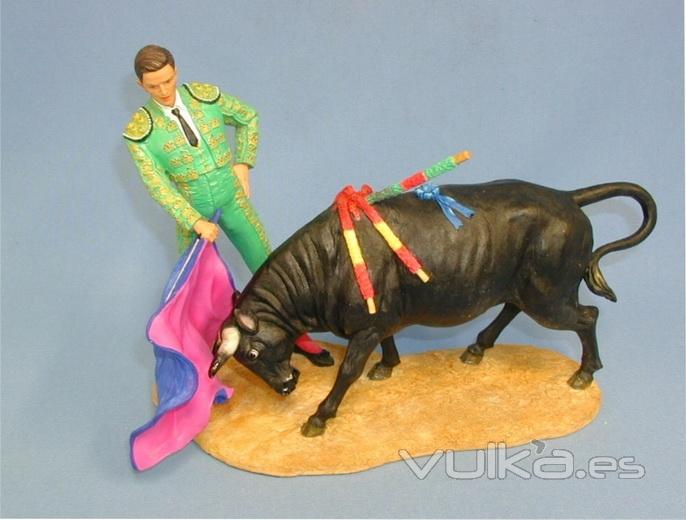 Figura torero toreando