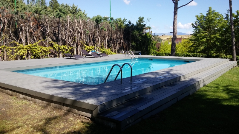 Piscina con tarima composite sin mantenimiento