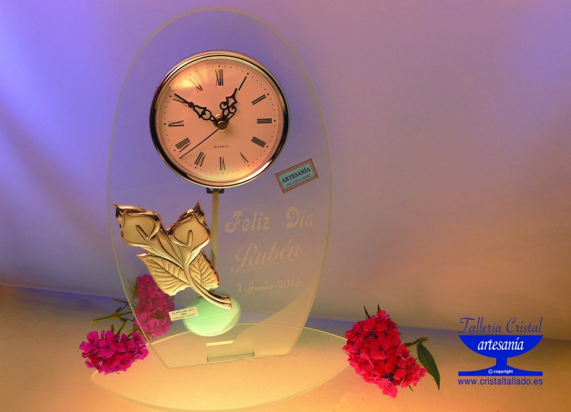 reloj de cristal con plat y grabado