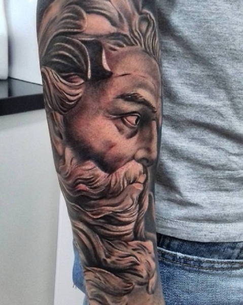 Tatuaje realista de Poseidón