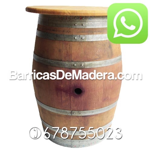 mesa para bar hecha con barricas