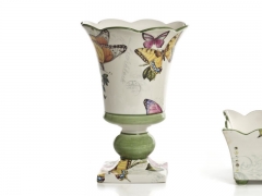 Jarron con forma de copa ondulada y diseno de mariposas papillon ceramica san marco