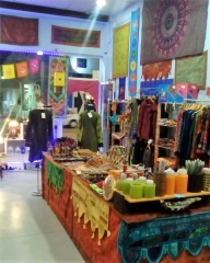 Ropa etnica, tapices hindues, cubrecamas, cojines y mucho mas