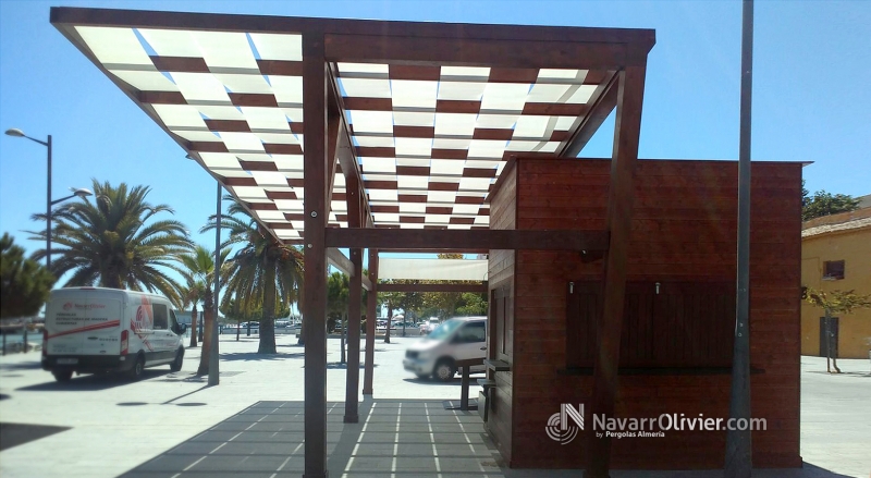 Kiosco con érgola en Pto de Santa María. Terraza Rio.