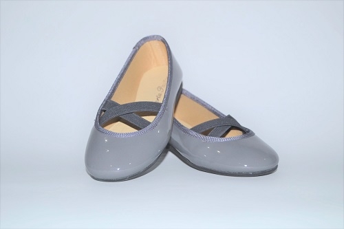 zapato bailarina en piel charol color gris para nias, disponible en ms colores