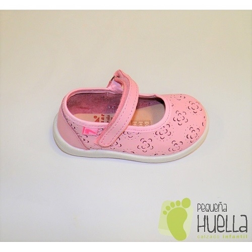 zapato merceditas en piel rosa con velcro, tambin en ms colores y modelos