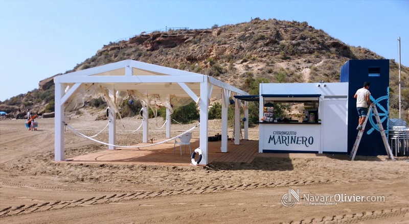 Montaje de chiringuito con prgola en Calarreona, Aguilas, Murcia. navarrolivier.com 