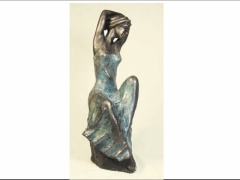 Pequena escultura o figura, con acabado de bronce, sentimiento lluis jorda