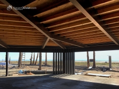 Construccion de cubierta en vigas de madera laminada y vigas doble t con alma de osb hidrofugo