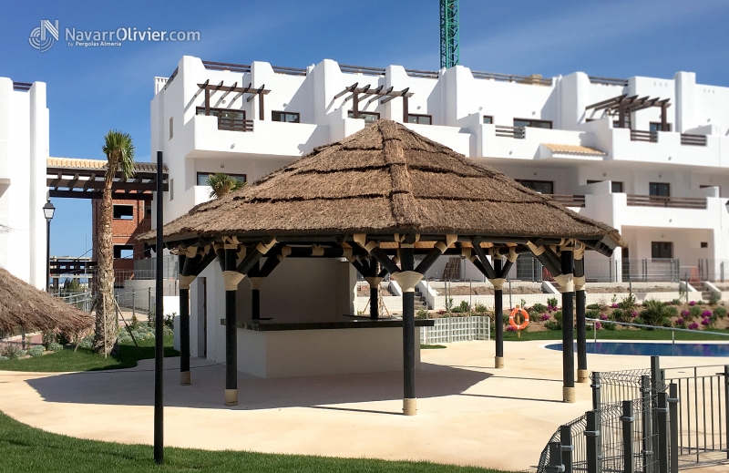 Chiringuito con cubierta tropical para piscina, en San Juan de los terreros, Pulp, Almera