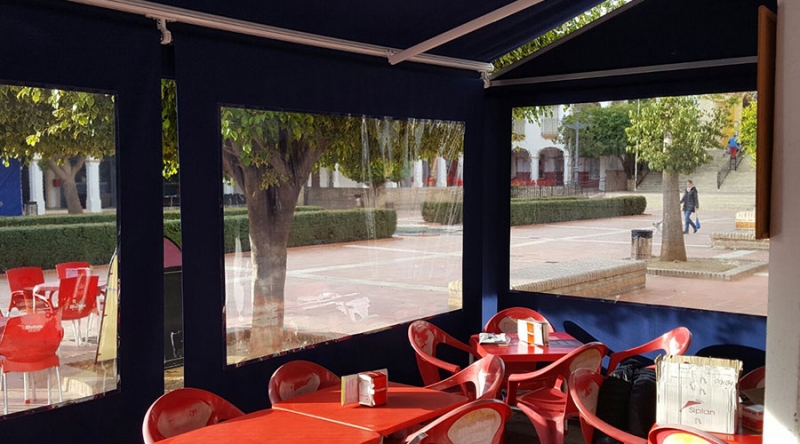 Instalación de Toldos en Málaga. Cortinas de interior y Estructuras de Madera