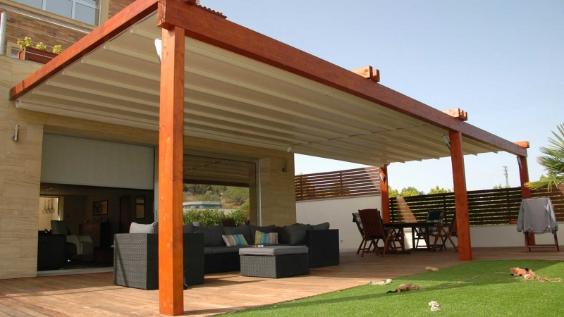 Instalación de Toldos en Málaga. Cortinas de interior y Estructuras de Madera