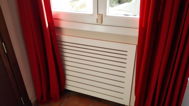 Panel decorativo lacado blanco para hueco radiador