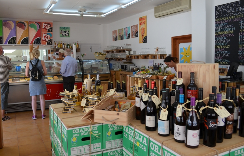 Interior tienda Puerto de Sóller