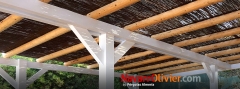 Pergola desmontable para chiringuito en madera laminada, rollizo y mimbre