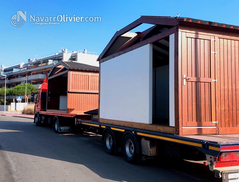 Transporte de chiringuito modular en madera para exterior. navarrolivier.com
