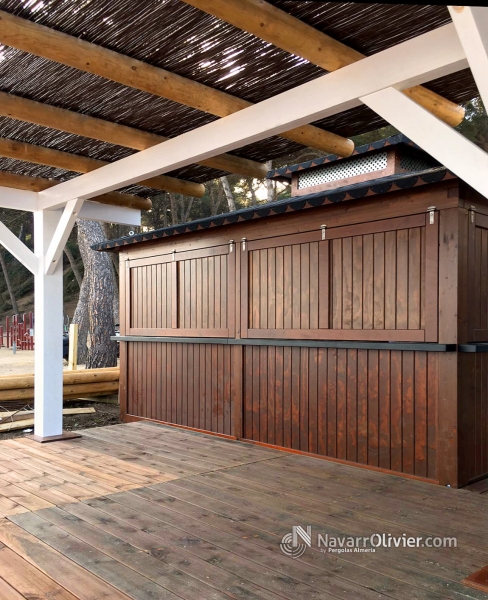 Chiringuito de 20 m2 con pérgola, Lloret de Mar. navarrolivier.com