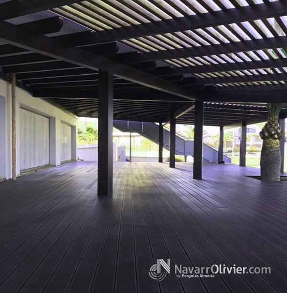 Detalle de la pergola en la zona de restaurante del hote Best Sabinal Roquetas de Mar Almería