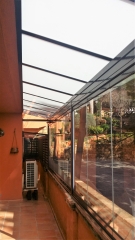 Instalacion de techo fijo y cortinas de cristal en marbella