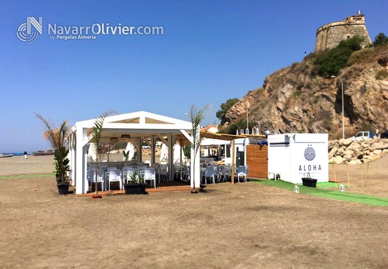 Chiringuito de madera para exterior con pérgola desmontable en Málaga