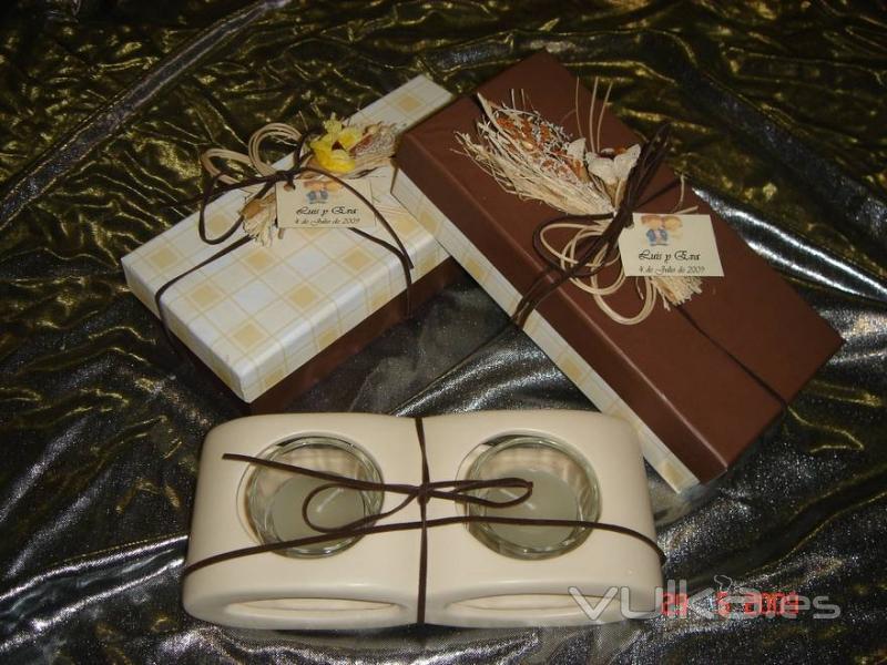 velas de ceramica en caja en color chocolate y vainilla