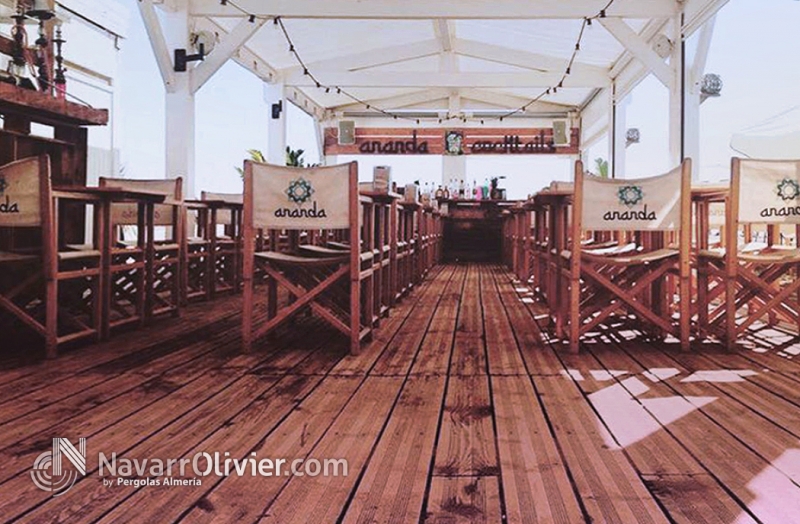 Terraza desmontable con prgola en madera autoclave. Castelldefels, Barcelona